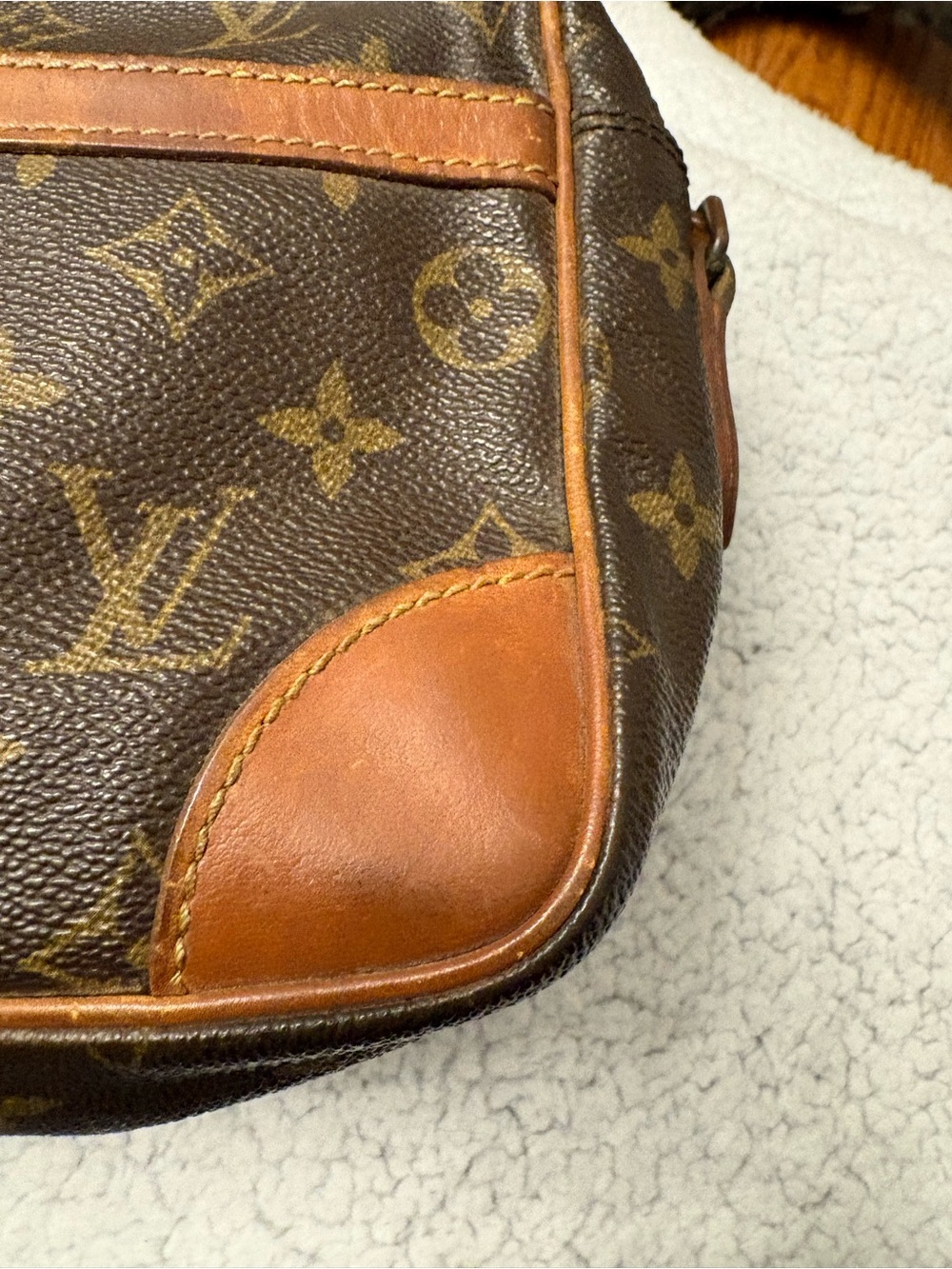 AUTH Vintage Louis Vuitton Monogram Crossbody Camera Bag - Date Code 874 TH - Picture 11 of 17